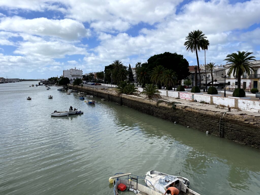 El Puerto de Santa Maria beside the river